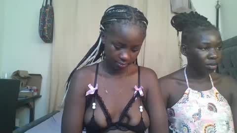 Snapshot of ella8_ chatting on June 19, 2026, 9:40 pm ella8_ online show from June 19, 2026, 9:40 pm