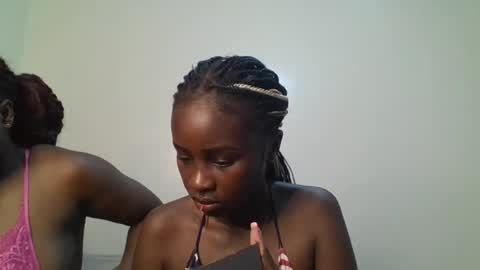 Snapshot of ella8_ chatting on June 25, 2026, 1:16 am ella8_ online show from June 25, 2026, 1:16 am