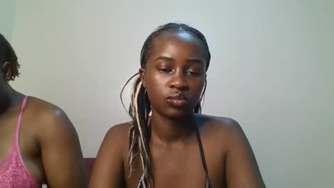 Snapshot of ella8_ chatting on July 3, 2026, 7:48 am ella8_ online show from July 3, 2026, 7:48 am