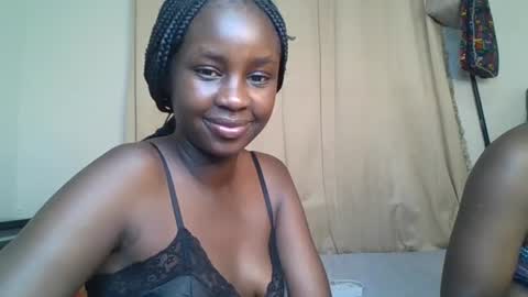 Snapshot of ella8_ chatting on July 27, 2026, 5:03 am ella8_ online show from July 27, 2026, 5:03 am