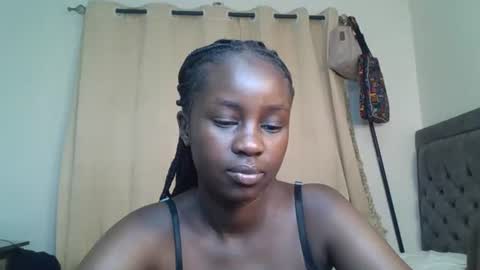 Snapshot of ella8_ chatting on July 28, 2026, 7:39 pm ella8_ online show from July 28, 2026, 7:39 pm