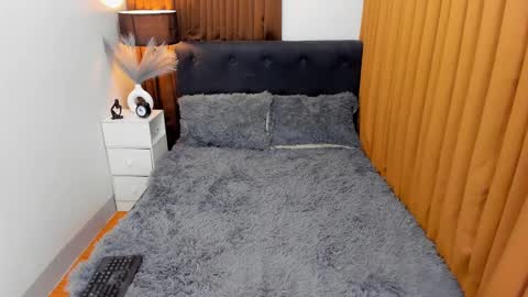 Snapshot of ella______ chatting on December 27, 2024, 4:54 pm Ella online show from December 27, 2024, 4:54 pm