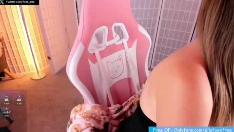 ella_foxx online show from April 14, 2026, 3:01 am