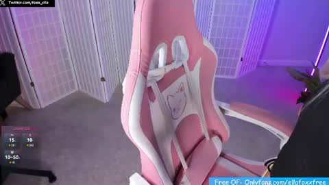 ella_foxx online show from July 16, 2026, 3:34 am