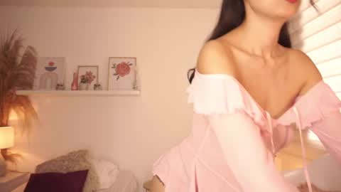 ELLA OWEN online show from October 17, 2025, 5:48 pm