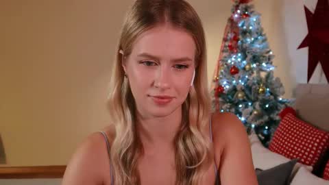 Ella online show from December 22, 2024, 7:52 pm