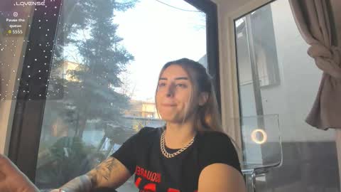 ella_vee online show from December 19, 2025, 6:31 am