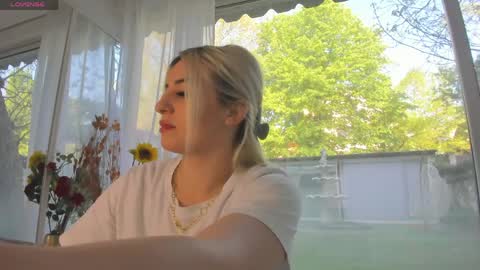 Snapshot of ella_vee chatting on April 24, 2026, 5:54 am ella_vee online show from April 24, 2026, 5:54 am