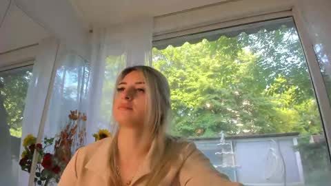 Snapshot of ella_vee chatting on May 11, 2026, 4:40 am ella_vee online show from May 11, 2026, 4:40 am