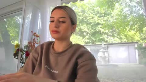 Snapshot of ella_vee chatting on May 14, 2026, 7:37 am ella_vee online show from May 14, 2026, 7:37 am