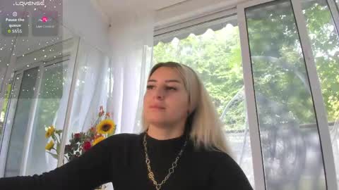 Snapshot of ella_vee chatting on June 2, 2026, 6:15 am ella_vee online show from June 2, 2026, 6:15 am