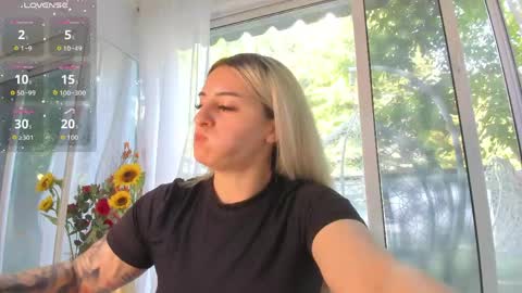Snapshot of ella_vee chatting on June 6, 2026, 5:34 am ella_vee online show from June 6, 2026, 5:34 am
