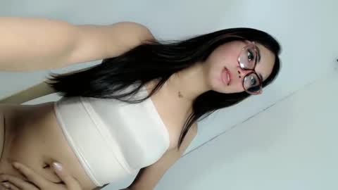 Snapshot of ella_walkerxxx chatting on May 13, 2026, 11:33 pm ella_walkerxxx online show from May 13, 2026, 11:33 pm