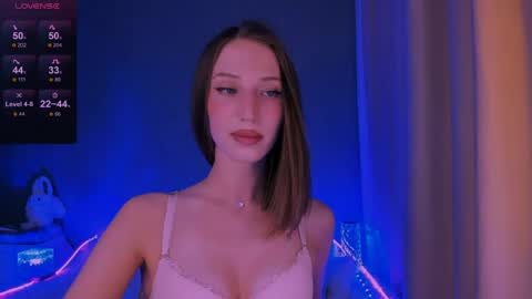 ellaamber online show from May 25, 2026, 4:35 pm