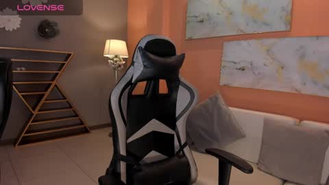 Snapshot of ellaclark chatting on February 19, 2025, 6:54 pm EllaClark online show from February 19, 2025, 6:54 pm