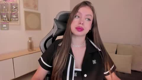 Snapshot of ellaclark chatting on October 16, 2025, 5:58 pm EllaClark online show from October 16, 2025, 5:58 pm