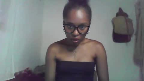 ellah245 online show from February 18, 2026, 5:42 pm