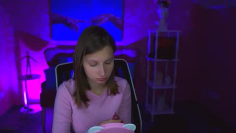 Ella online show from November 10, 2025, 8:35 am