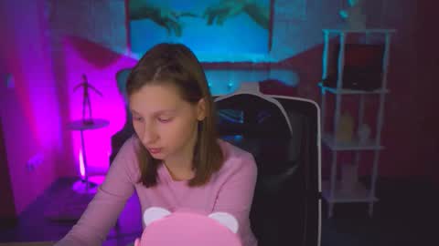 Ella online show from November 11, 2025, 4:29 pm