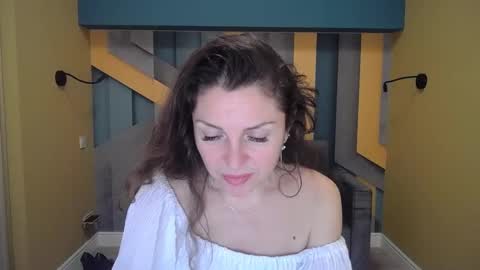 EllaLongs online show from December 7, 2024, 1:40 pm