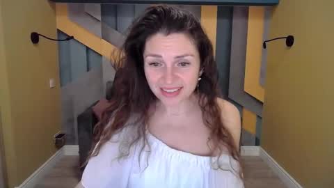 EllaLongs online show from December 15, 2024, 4:04 pm