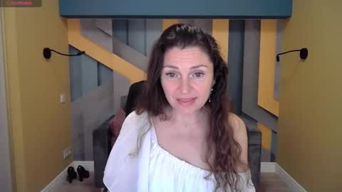 EllaLongs online show from December 18, 2024, 4:28 pm