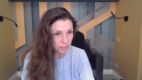 EllaLongs online show from October 22, 2025, 11:32 am