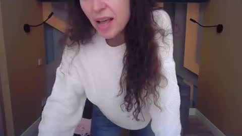 EllaLongs online show from November 30, 2025, 12:42 pm