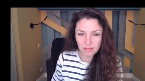 EllaLongs online show from December 5, 2025, 12:36 pm