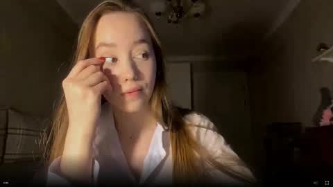 Ella online show from October 12, 2025, 6:29 pm