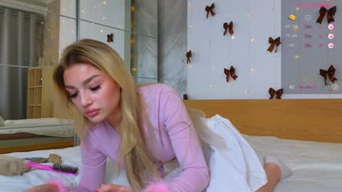 Snapshot of ellamilla chatting on December 20, 2024, 9:43 am ellamilla online show from December 20, 2024, 9:43 am