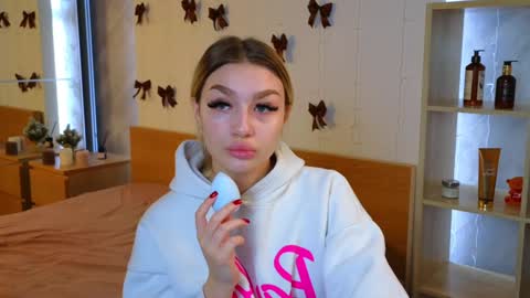 Snapshot of ellamilla chatting on December 24, 2024, 5:27 am ellamilla online show from December 24, 2024, 5:27 am