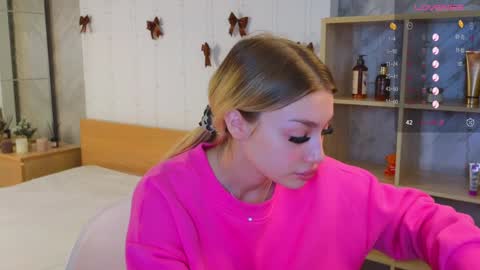 Snapshot of ellamilla chatting on December 30, 2024, 5:37 am ellamilla online show from December 30, 2024, 5:37 am