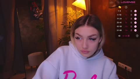 Snapshot of ellamilla chatting on January 6, 2025, 8:24 am ellamilla online show from January 6, 2025, 8:24 am