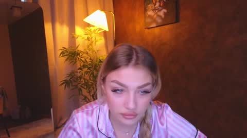 Snapshot of ellamilla chatting on January 7, 2025, 11:26 am ellamilla online show from January 7, 2025, 11:26 am