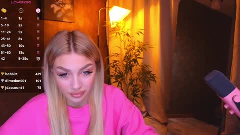 Snapshot of ellamilla chatting on January 13, 2025, 8:37 am ellamilla online show from January 13, 2025, 8:37 am