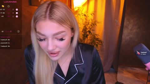 Snapshot of ellamilla chatting on January 14, 2025, 12:45 pm ellamilla online show from January 14, 2025, 12:45 pm