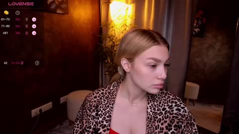 Snapshot of ellamilla chatting on January 28, 2025, 8:36 am ellamilla online show from January 28, 2025, 8:36 am