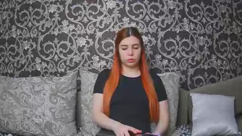 EllaNuar online show from February 12, 2026, 4:07 am