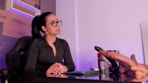  ella  online show from September 22, 2025, 11:45 am