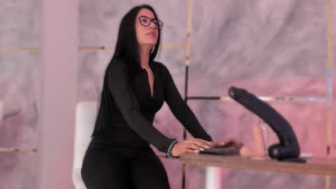  ella  online show from December 22, 2025, 11:29 am