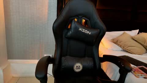 Ella Sanders online show from April 18, 2026, 12:36 am