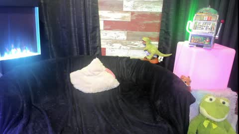 Snapshot of elle4you chatting on January 17, 2025, 2:29 am ELLE online show from January 17, 2025, 2:29 am