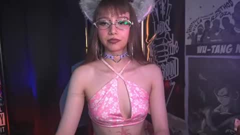 Snapshot of elle_uwu chatting on June 28, 2026, 5:30 pm follow me on instagram . online show from June 28, 2026, 5:30 pm