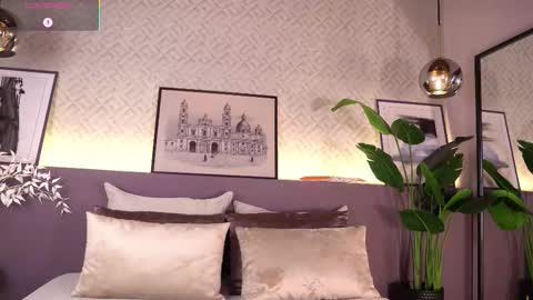 Elle Diane online show from December 15, 2025, 12:15 am