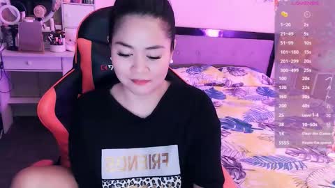 Snapshot of elleelle123 chatting on October 8, 2025, 12:19 am Ann online show from October 8, 2025, 12:19 am