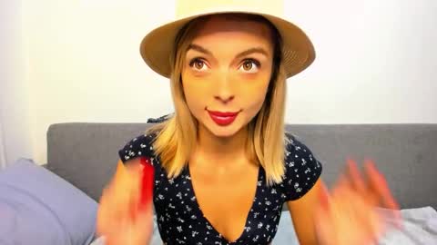 ellen_flow online show from October 14, 2025, 9:59 pm