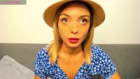 ellen_flow online show from October 25, 2025, 9:42 pm