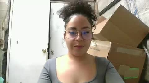 ellibell26 online show from September 18, 2025, 10:45 pm