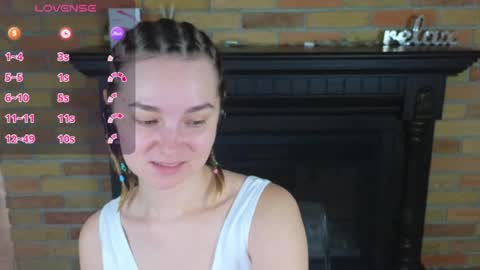 Snapshot of ellie_babyy chatting on July 3, 2026, 8:32 am Ellie online show from July 3, 2026, 8:32 am